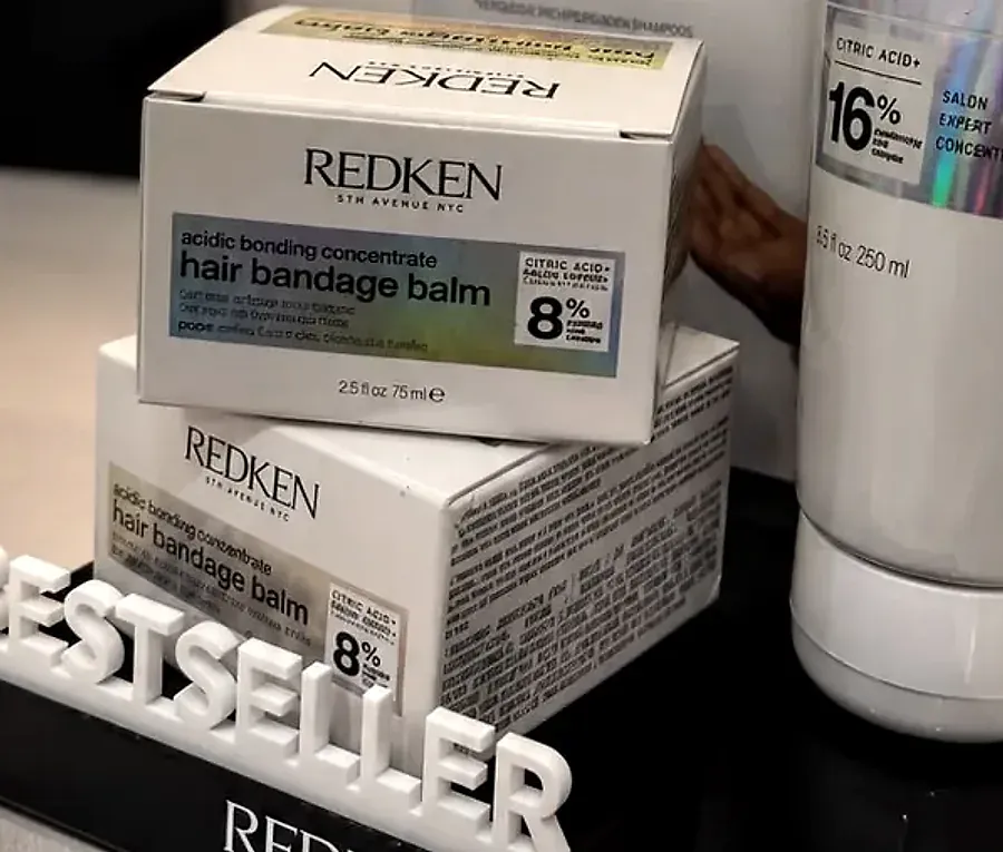 REDKEN Acidic Bonding Concentrate Hair Bandage Balm am Bestseller-Display