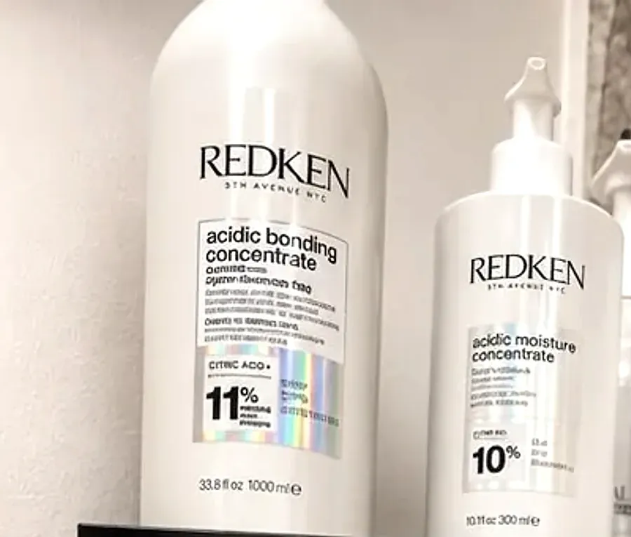 REDKEN Acidic Bonding Concentrate Shampoo im Salonregal