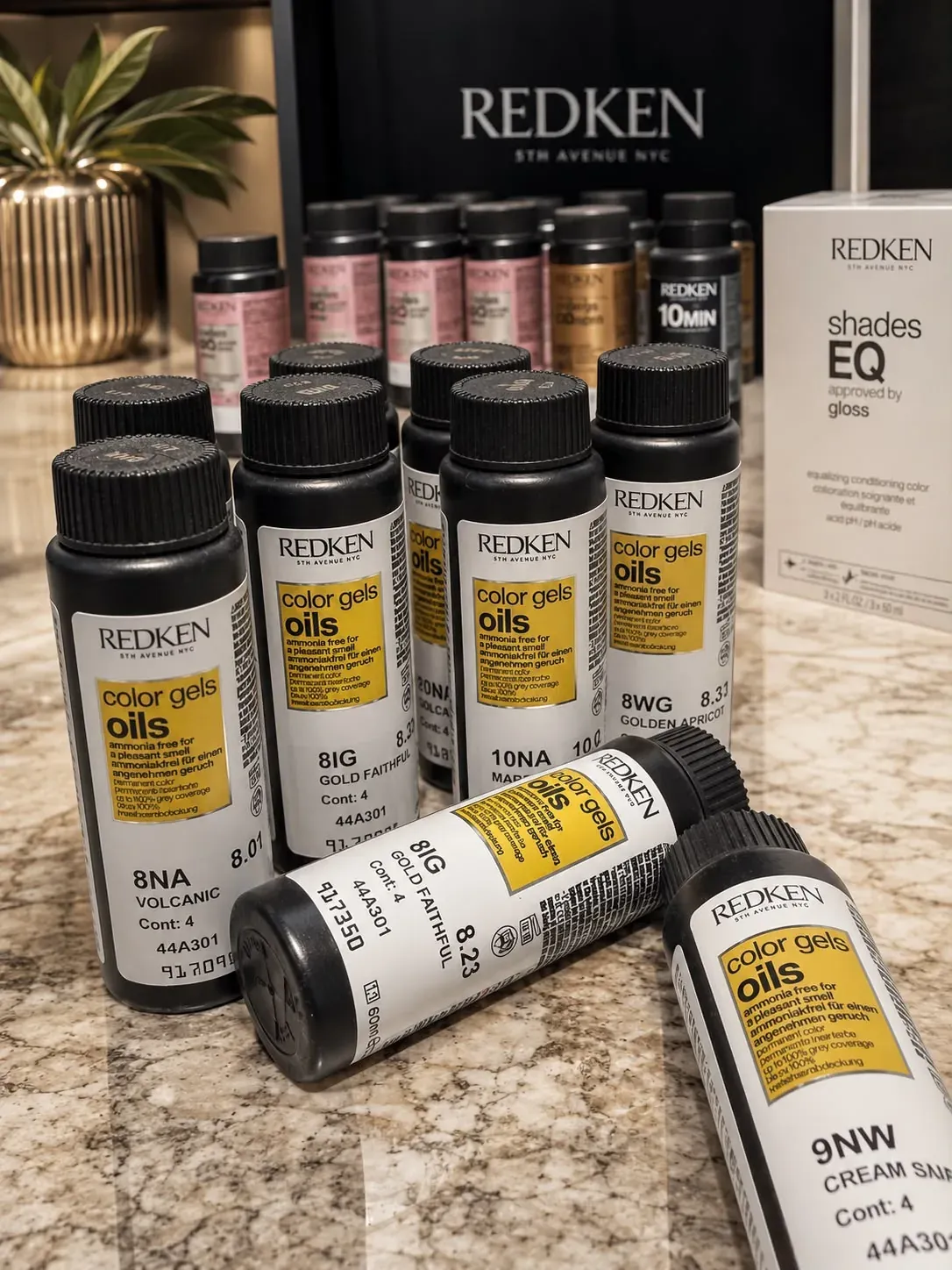 REDKEN Color Gels Oils auf Marmor