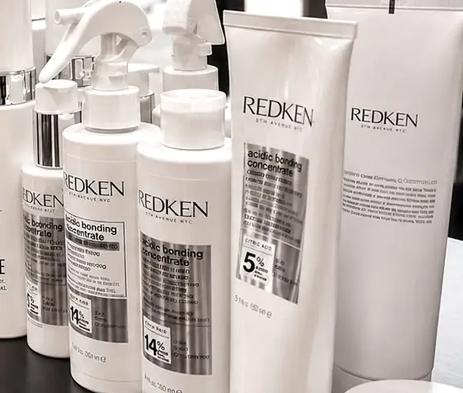 Leave-in Sprays der Acidic Bonding Concentrate Serie am Stylingplatz